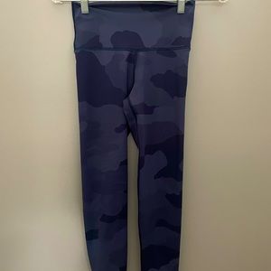 Aerie Navy Camo Leggings Size Small